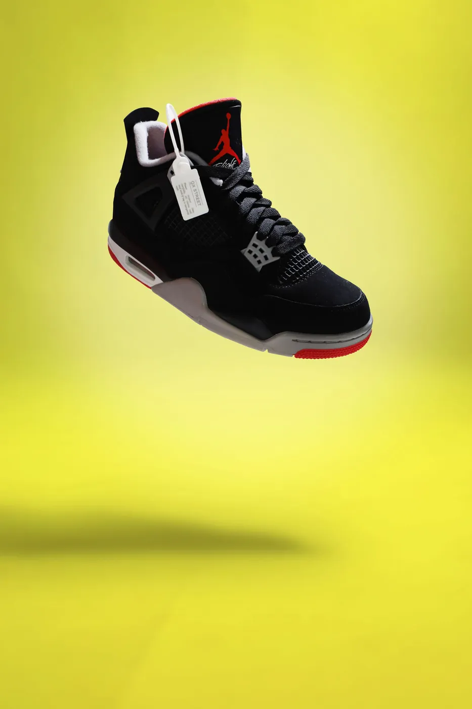 Jordan Air Jordan 4 Retro 'Bred', צילום אווירה